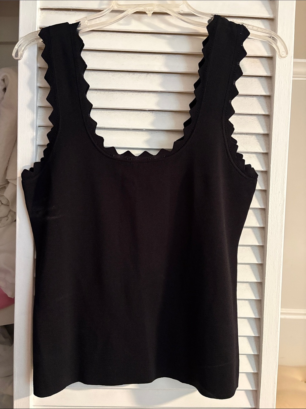 Tuckernuck  Ric Rac Compression Tank Scallop Large - Picture 3 of 8